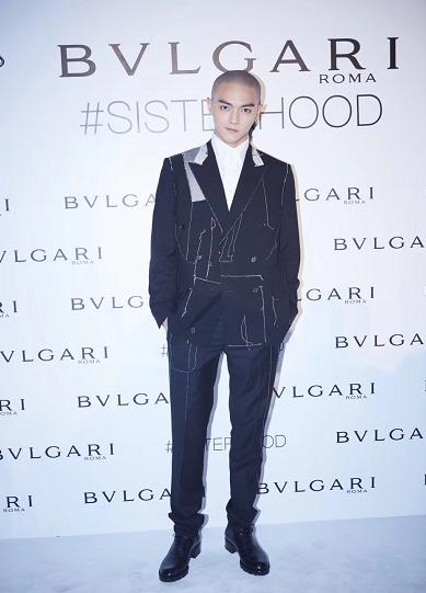 许凯的帅气穿搭超有范,许凯穿什么衣服好看