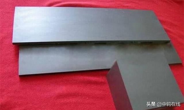 玄铁重剑和倚天剑屠龙刀哪个厉害,玄铁剑和屠龙刀哪个厉害