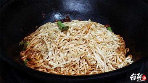 南阳正宗铁锅焖面,南阳焖面哪家最好吃