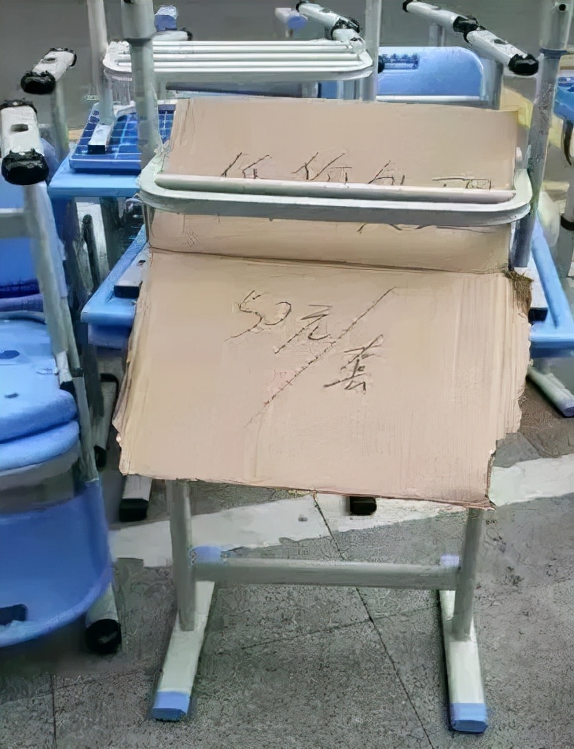 新东方捐赠桌椅，学而思低价甩卖教具