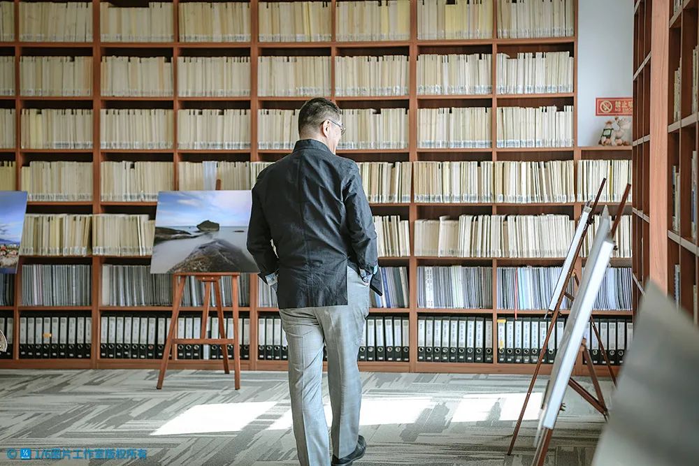 李忠:用钢笔记录粉笔