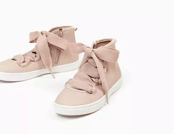 耐克跟阿迪童鞋哪个好一点 (耐克和阿迪的童鞋哪个好)