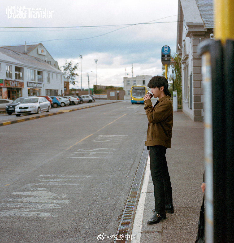 张韶涵夸华晨宇的圈内明星,华晨宇日出演唱会圈内反应