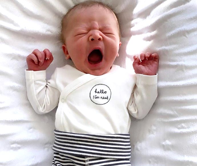 宝宝哭闹怎么回事不吃奶,宝宝哭闹不睡觉怎么解决