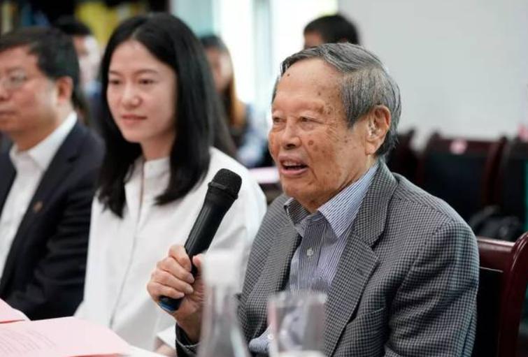 杨振宁当初为什么不回来,杨振宁对现在中国的看法