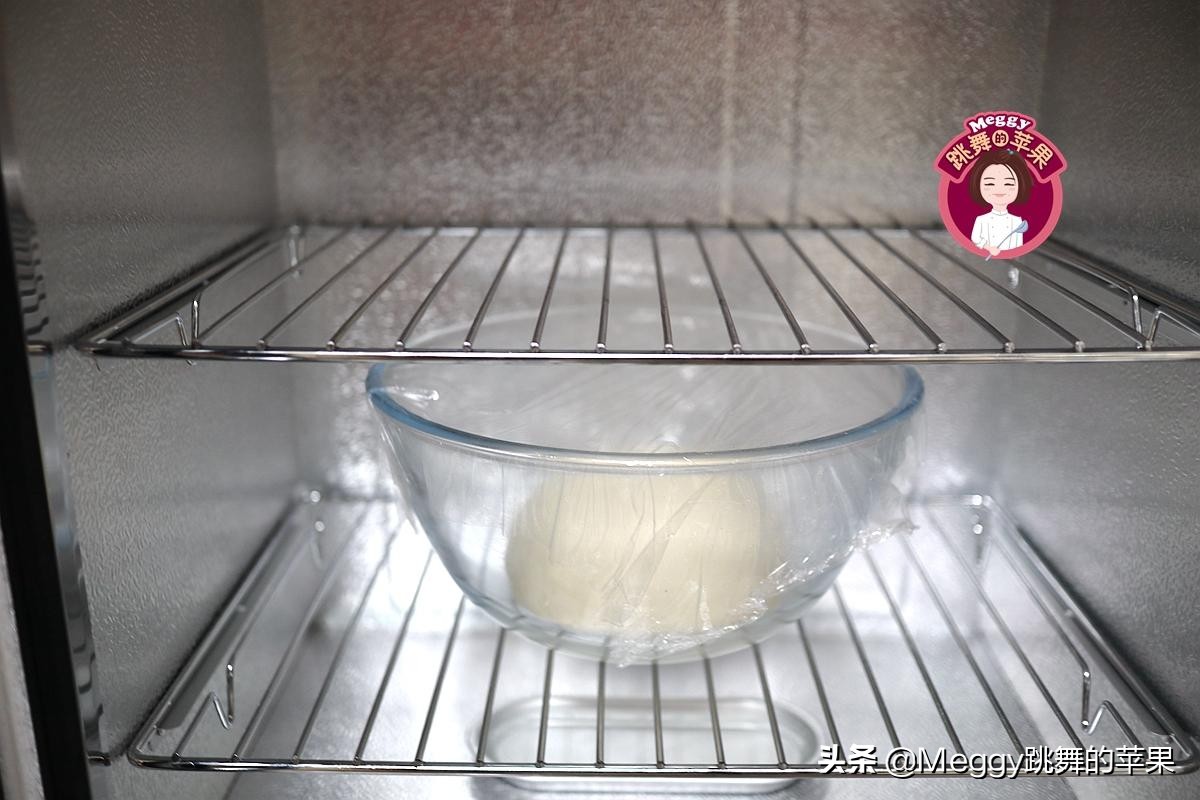 面包早餐整箱搭配草莓酱,柔软草莓酱