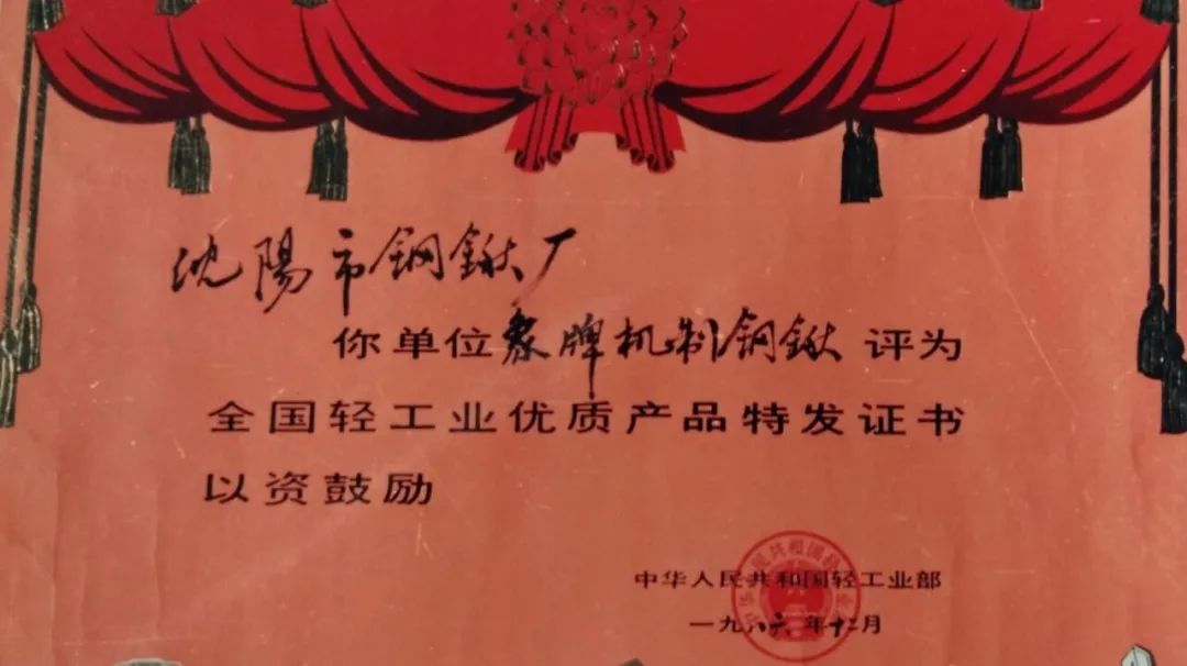 閾侀敼鎶婄嫍澶存媿鍑鸿,82骞村ぇ璞＄墝閽㈤敼