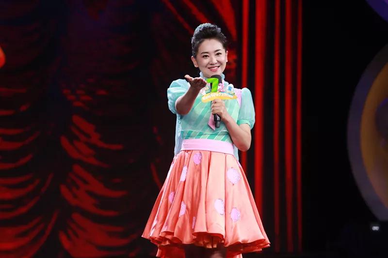 一幅新年主题画小学生,小学生新春祝福美术画