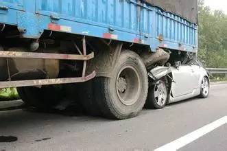 无锡高架桥发生桥面侧翻致3死2伤,无锡发生高架侧翻的重大安全事故