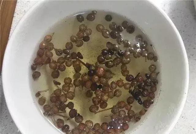 花椒水敷脸可以祛痘吗,每天泡生姜花椒水可以美容皮肤吗