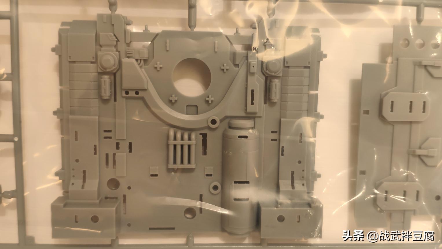 流浪地球厢式运载车合金模型开箱,流浪地球运载车模型开箱