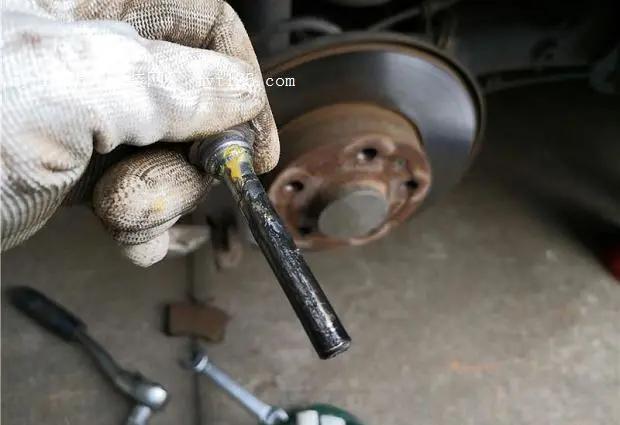 自己保养刹车,自己保养轮子注意事项