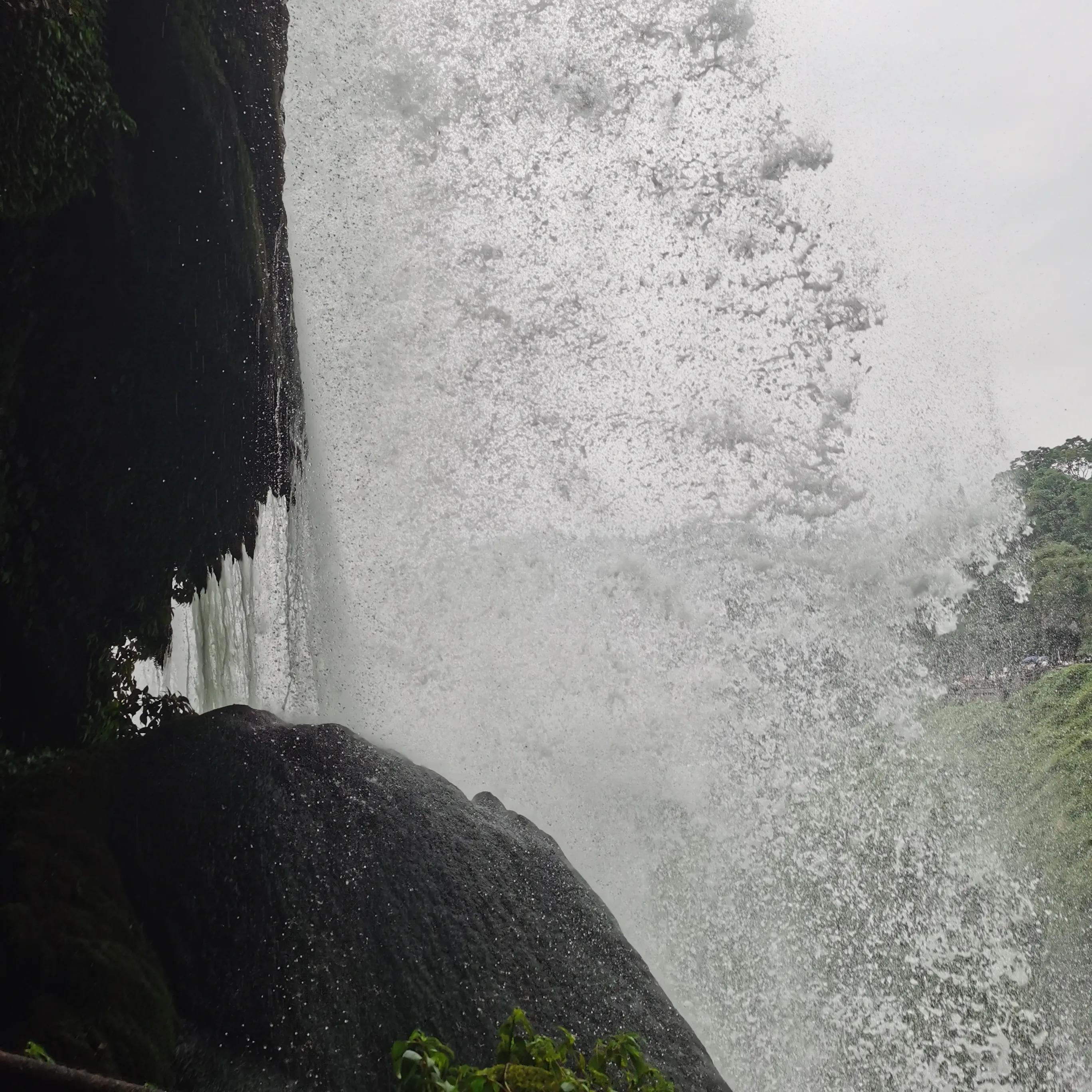 向南方和向北方,登上山顶看美景贵州黄果树瀑布