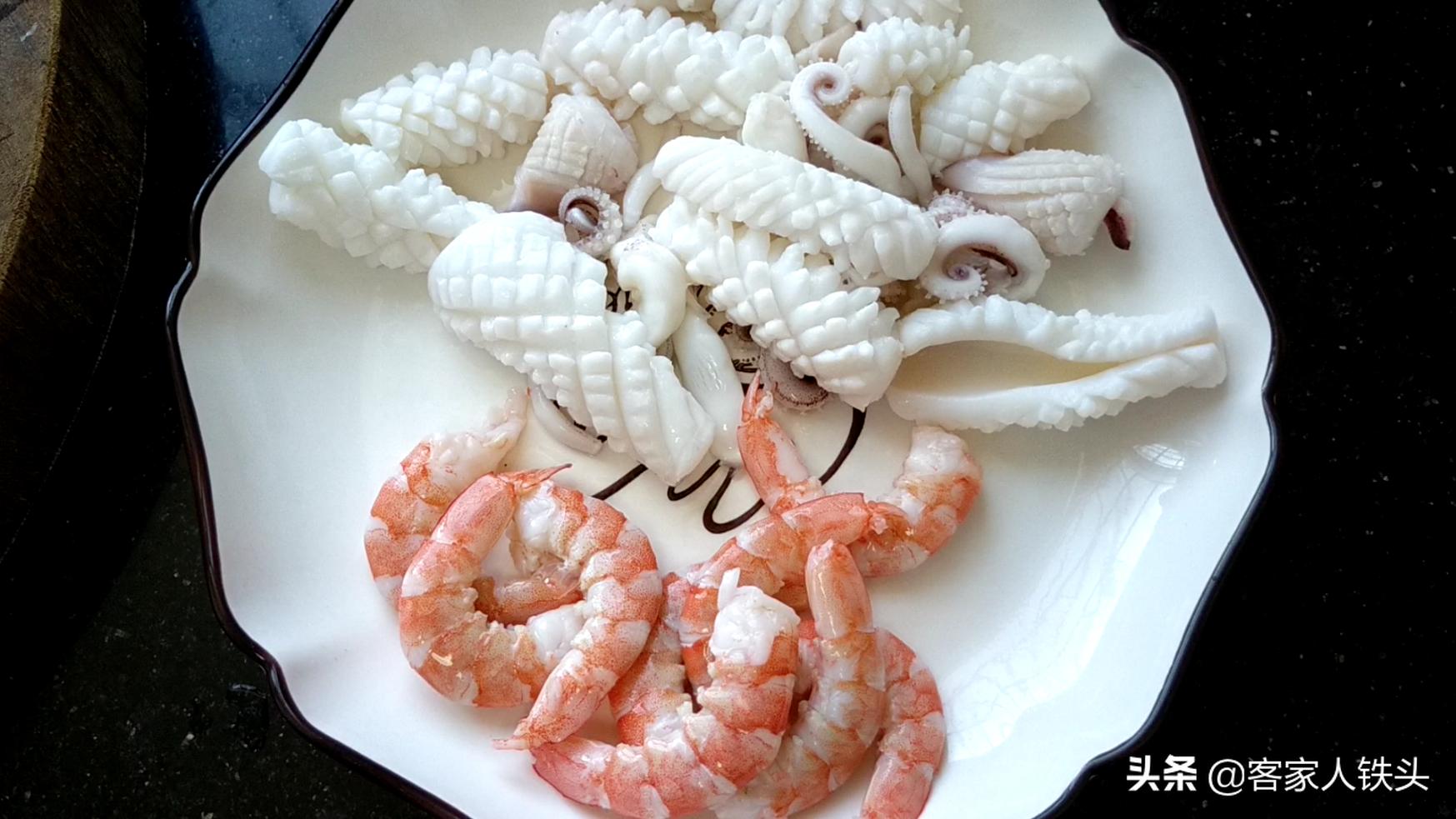 鱿鱼怎么切好吃又好看,青椒炒鱿鱼的鱿鱼要怎么切