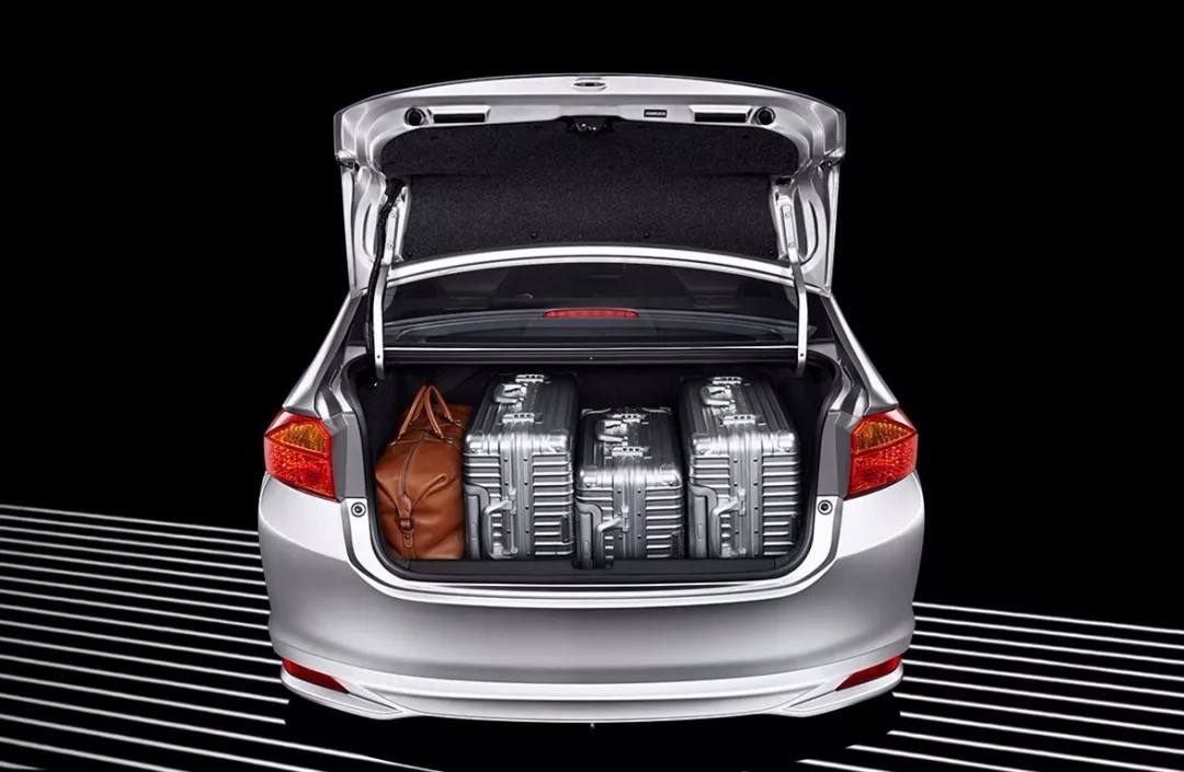 两厢车驾驶感受和三厢有区别吗,两厢车和三厢车差别在哪