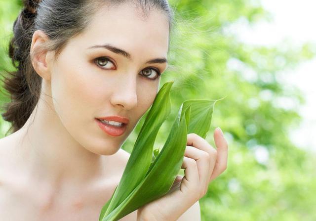 “天生黑皮”的人怎么变白？平常多做这6件事，肤色会有很大改变