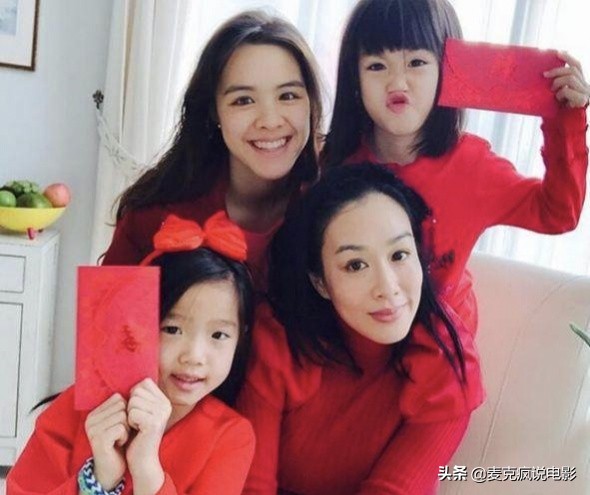 周星驰电影带有“年轻魔咒”？这几位星女郎，如今都成了不老辣妈