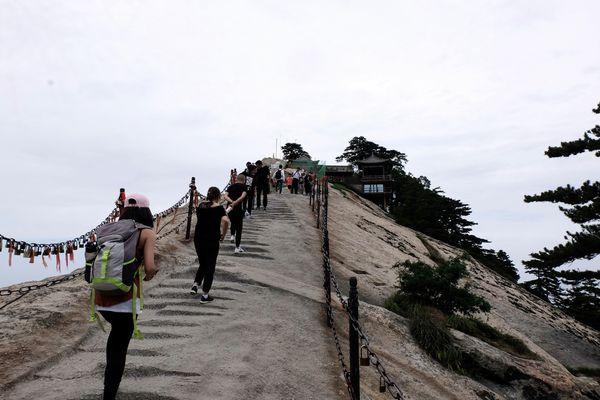 西岳华山五峰风景,华山一日游西安出发路线推荐
