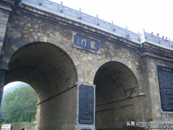 洛阳龙门石窟古色古韵,洛阳龙门石窟东方艺术的瑰宝