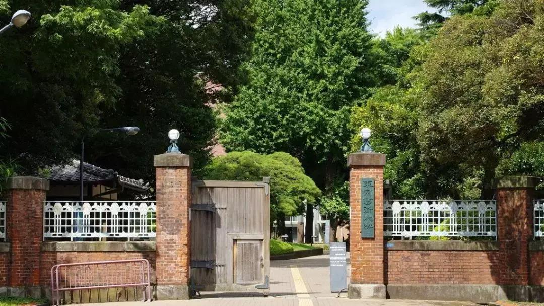 村上隆作品为什么这么贵,为什么画一条线卖7亿