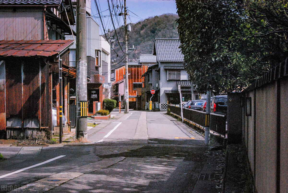 非法买卖宅基地犯什么法,农民私自买卖宅基地要负什么责任