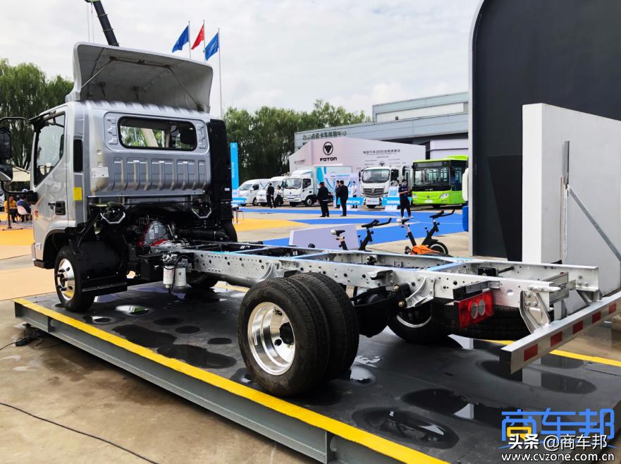 豪曼轻卡4米2自重多少,自重最轻的4.2米轻卡大概多重