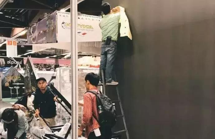 做了15年宠物服饰,这次我们做了个萌宠试衣间|它它李伟波