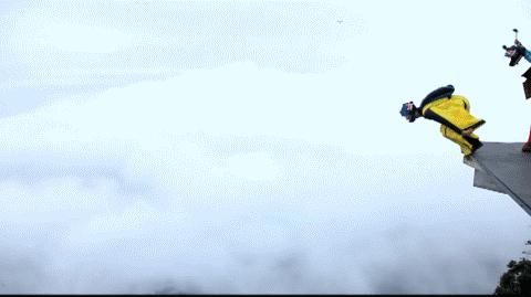 990米峡谷险峰翼装飞行、世界级大咖齐聚桥牌公开赛…湖南都市现场直播