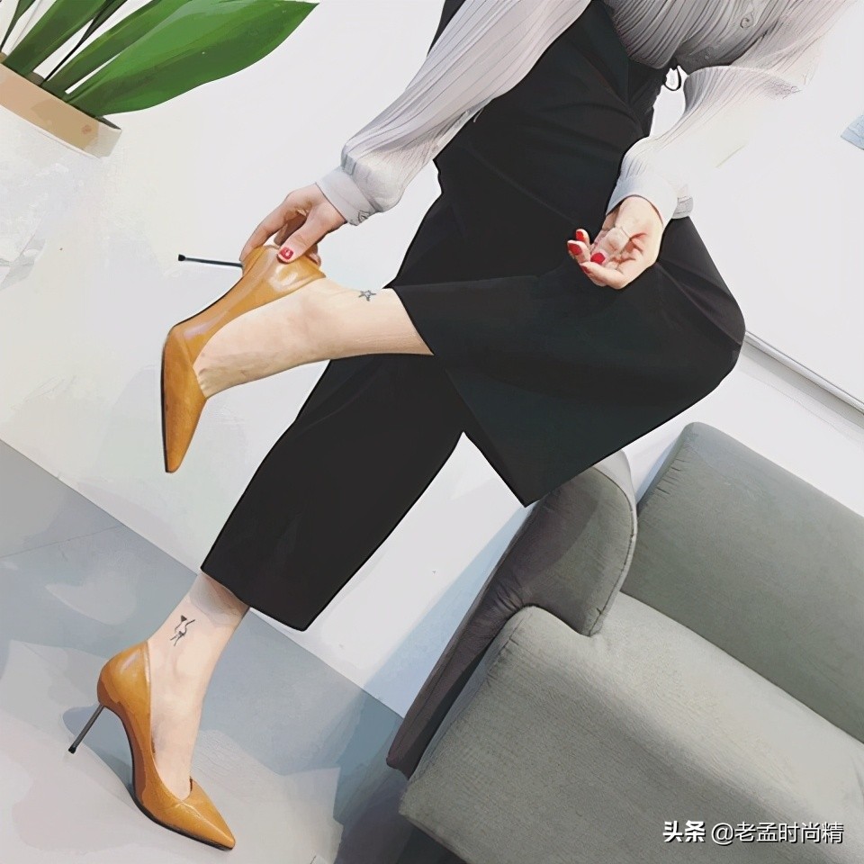 时尚高跟鞋散发着迷人复古韵味,高跟鞋休闲不失韵味