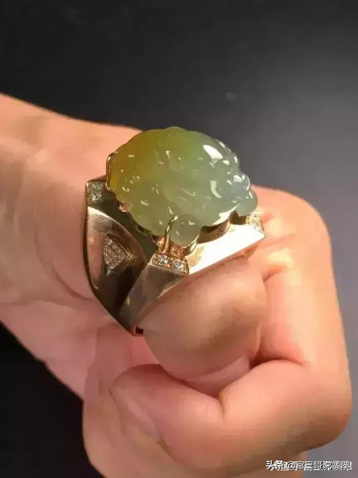 翡翠貔貅的正确佩戴方法,翡翠貔貅的正确戴法