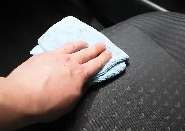 如何使用小苏打清洁,小苏打可以清洗汽车内饰