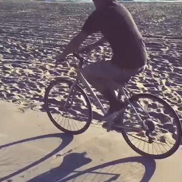 每日爆笑GIF图：好好干，等公司上市了给你股票期权