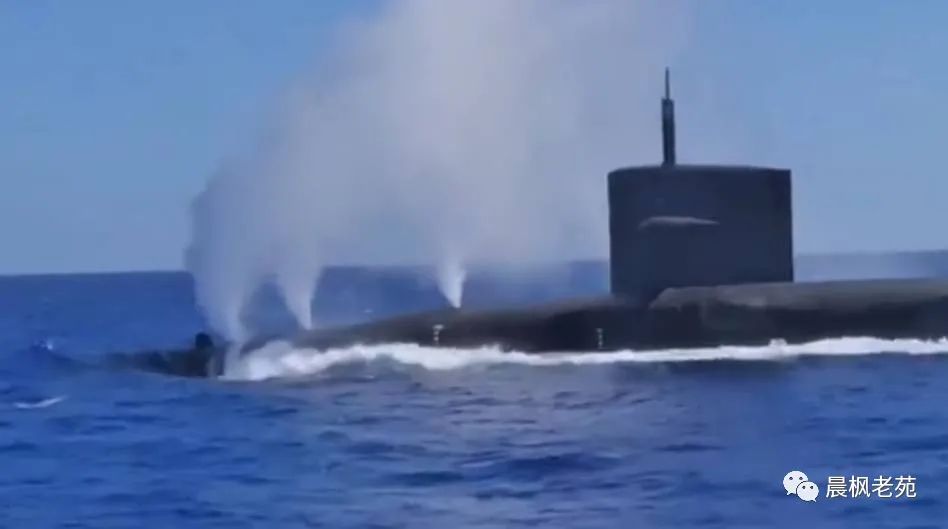 苍龙级潜艇指挥塔高度,潜艇指挥塔内部