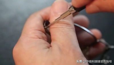 新眼镜戴着晕怎样调整镜架,别低头眼镜会掉图片