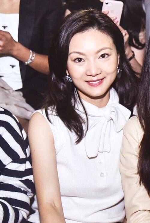 陈婷比张艺谋小多少岁,陈婷多少岁给张艺谋生孩子