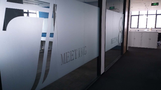 玻璃贴磨砂玻璃膜可以用多久,无胶磨砂玻璃膜能贴多长时间