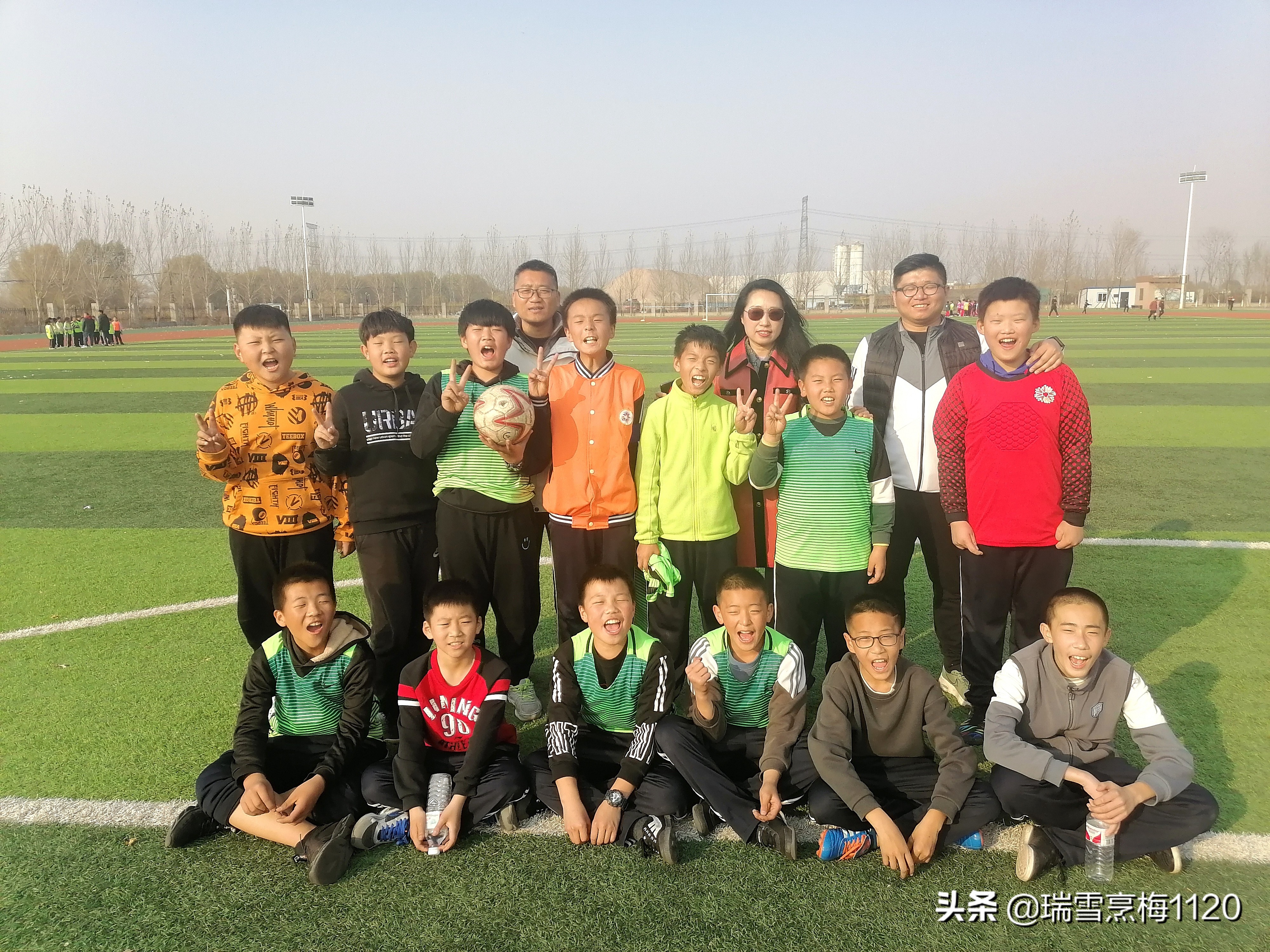 喜报校园足球冠军,小学足球比赛第一名喜报