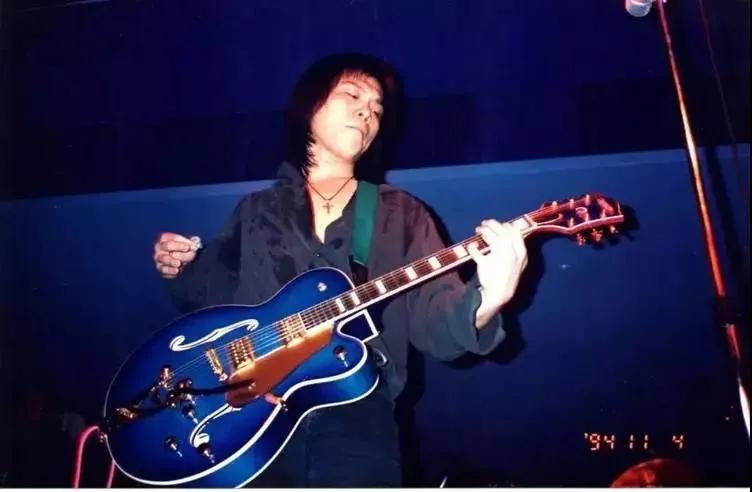 年轻时期的伍佰,伍佰外表不修边幅内心细腻