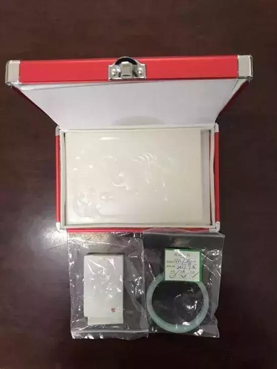 花了近20000块抢漏，抢来的却是3块破石头！