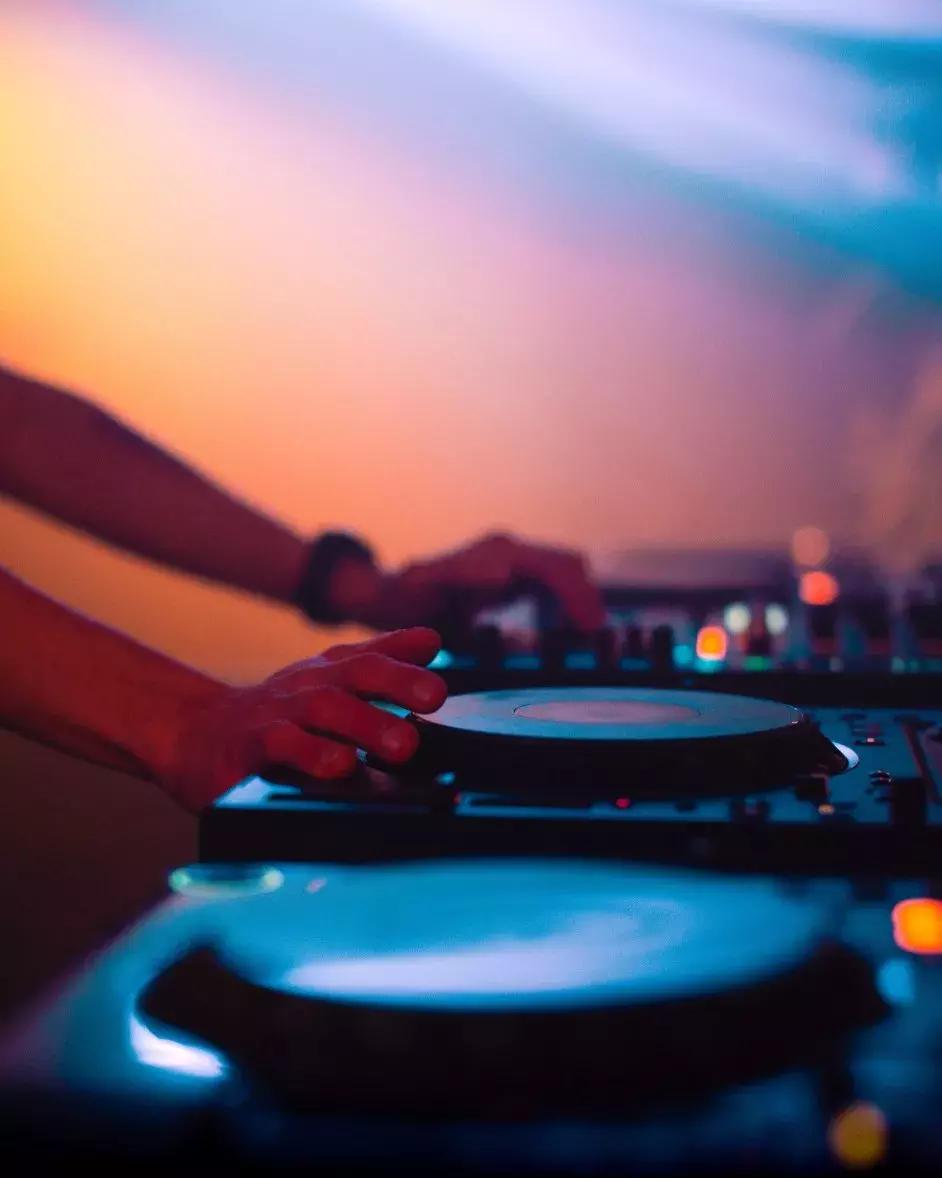 第三期|这些奢华酒店我们可能住不起。但吃喝玩乐真的好便宜