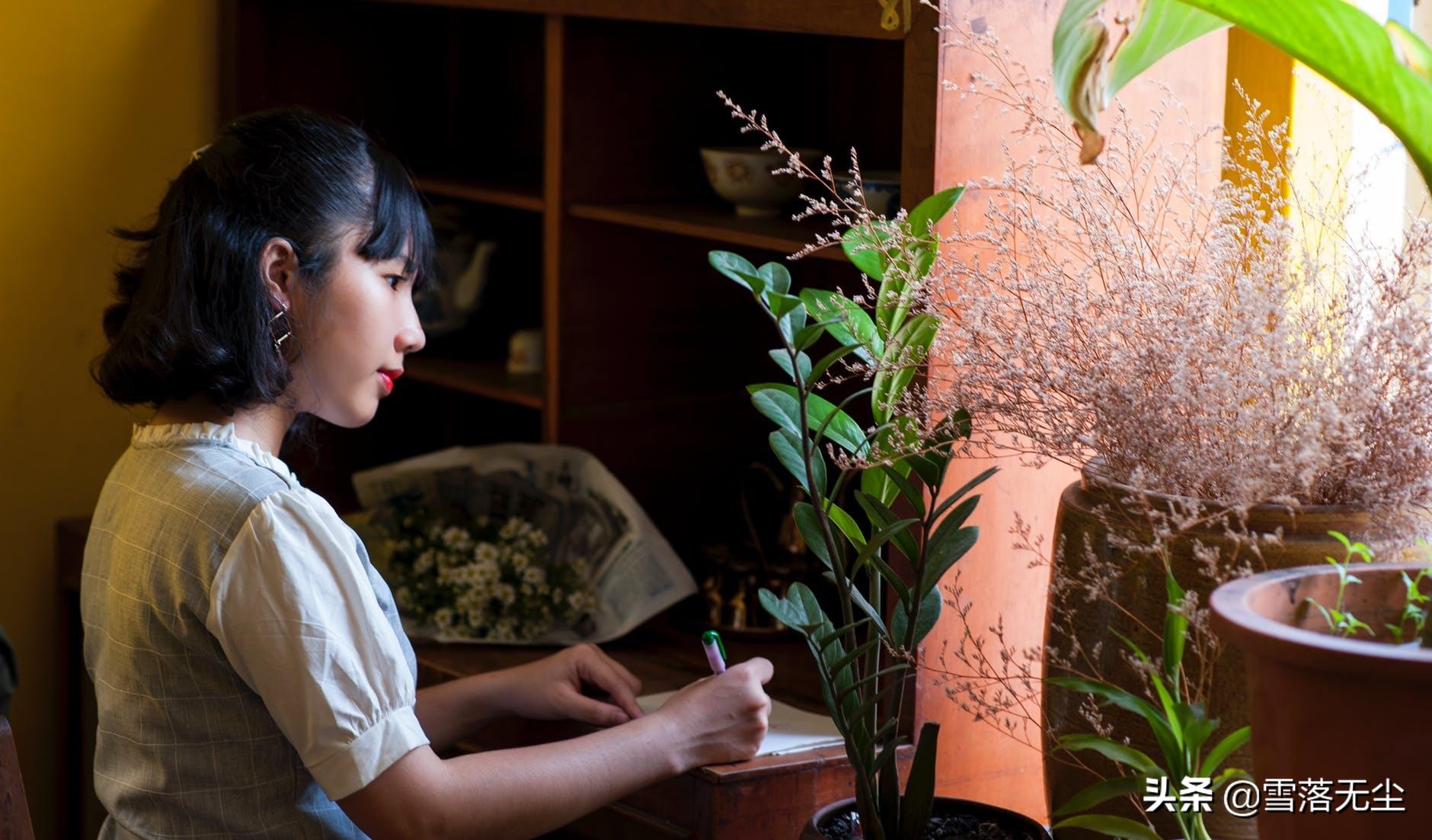 在爱情里女生会越来越喜欢对方,恋爱中的女人陷入一种男人的圈套