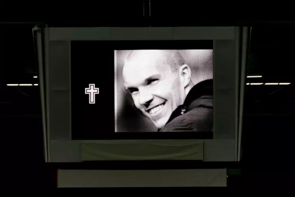 足球从未高于生命ppt,足球从未放弃一直在路上