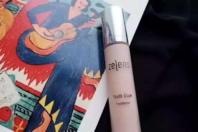 小姐姐想要美颜也要健康，模特粉底液的选择技巧，打造时尚底妆！