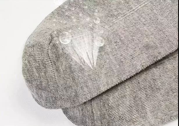 这双袜子告诉你，男人脱了鞋也可以很体面