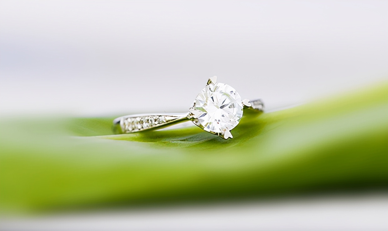 钻戒买哪个品牌好预算20万,国庆节戒指怎么选