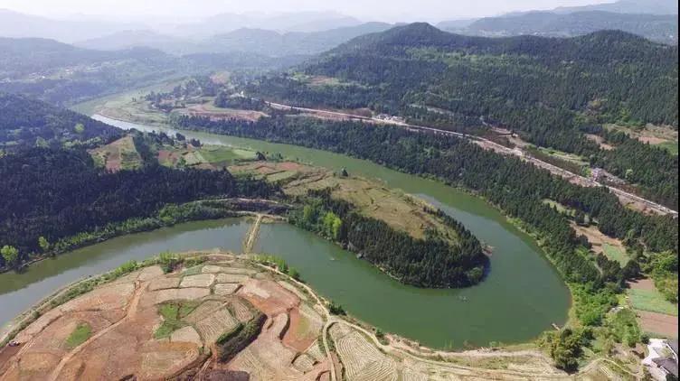 南充哪里有玻璃栈道和玻璃滑道,南充摇摆桥