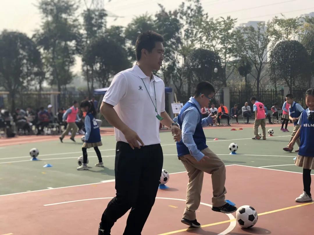 会让体育老师当班主任吗,让体育老师上数学课