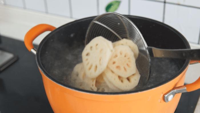 凉拌莲藕如何防止莲藕变黑,煮莲藕莲藕发黑