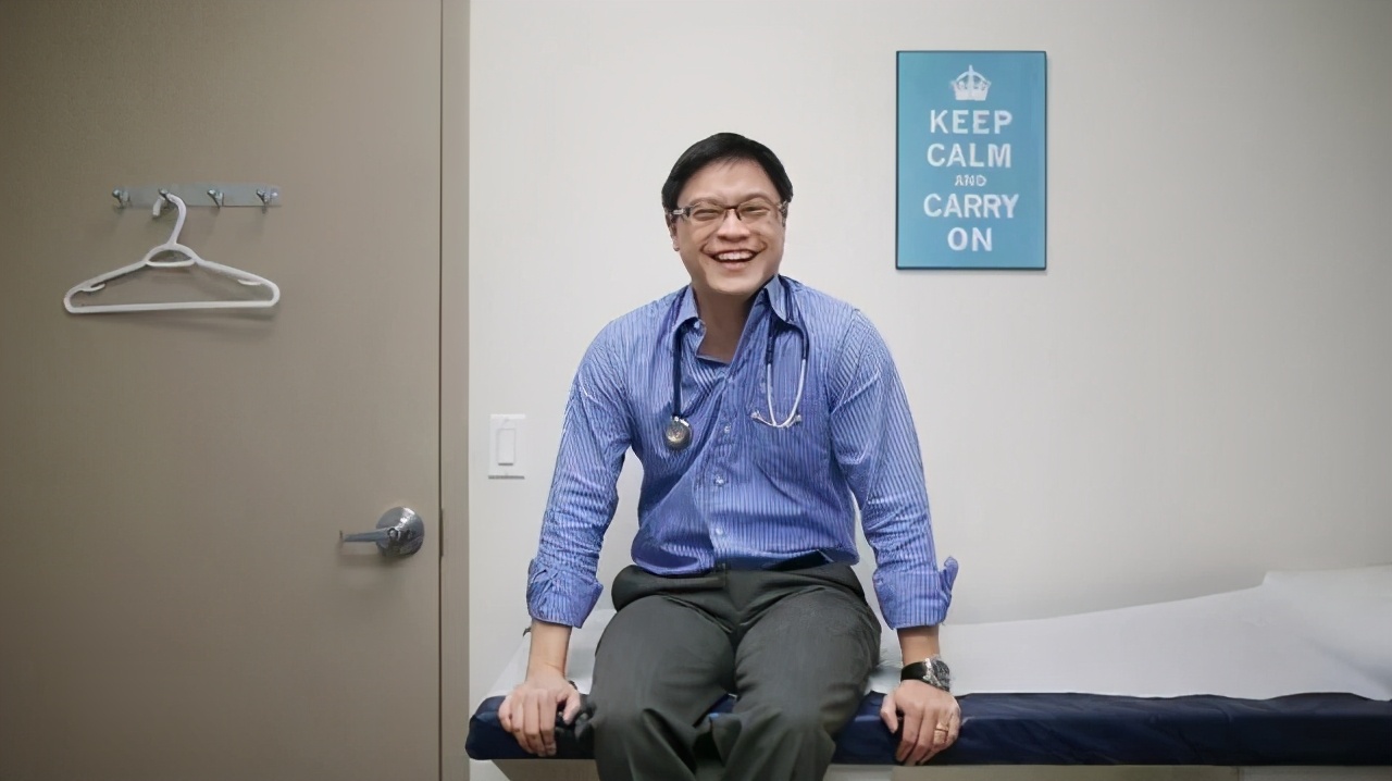 眼科医生谈电子产品对眼睛的伤害,眼科医生对近视的影响