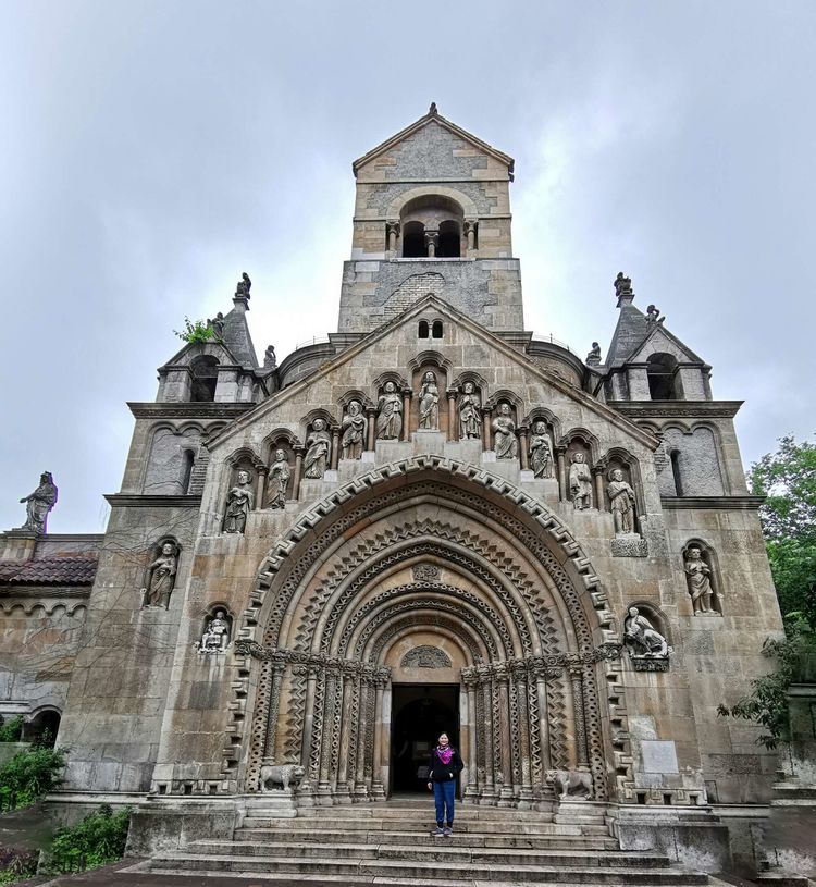 匈牙利的首都,当年陈强曾到此,两个儿子取名“布达”“佩斯”